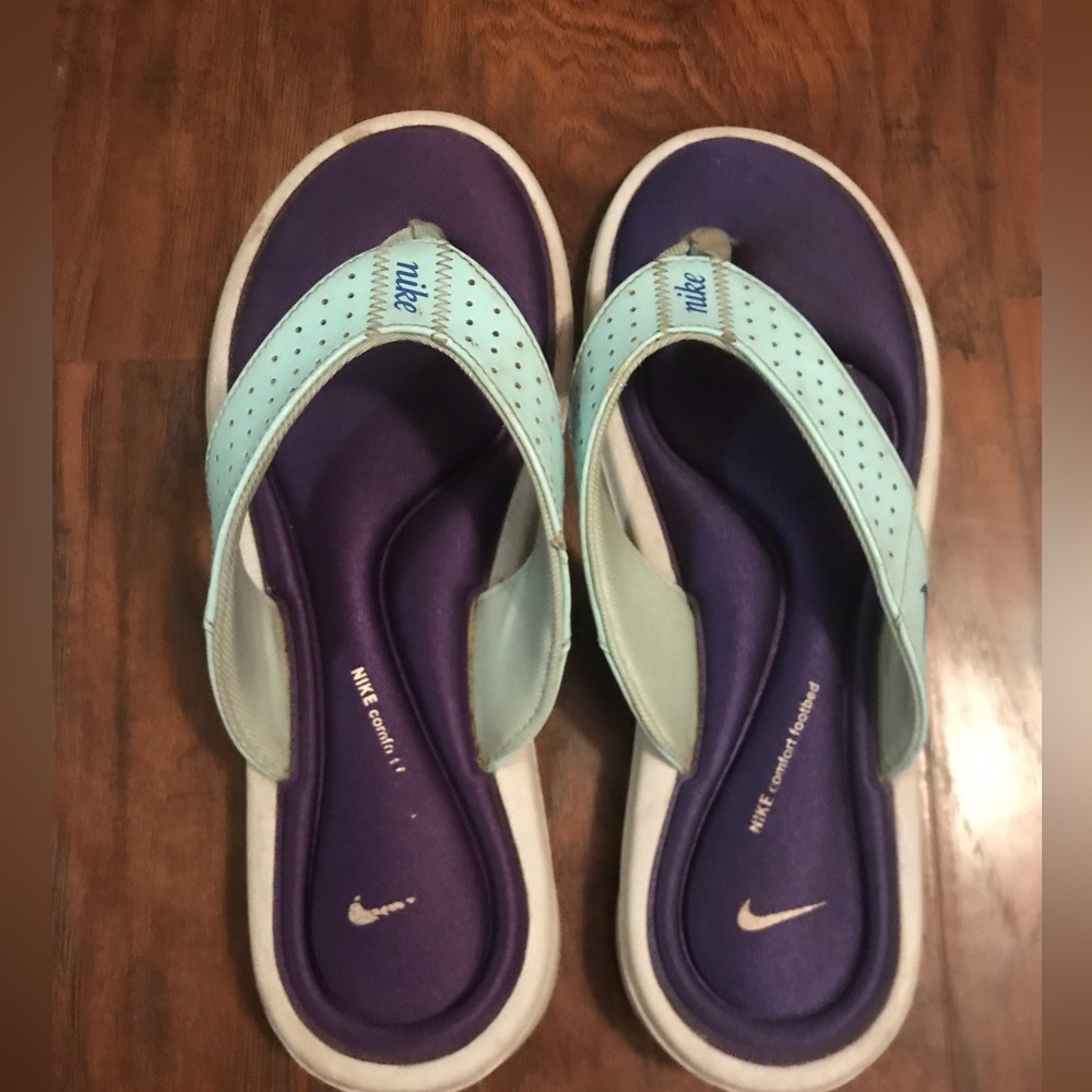 USED Nike comfort flip flops. Memory foam